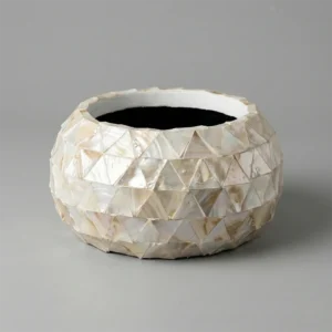 Váza na květiny Lumi 36 × 20 cm Pearl – dekorativní fiberglassová váza s mušlemi